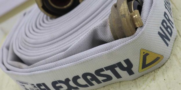 mangueira de combate a incêndio