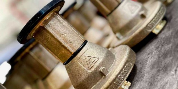 Esguichos reguláveis de combate a incêndio Esguichos reguláveis de combate a incêndio