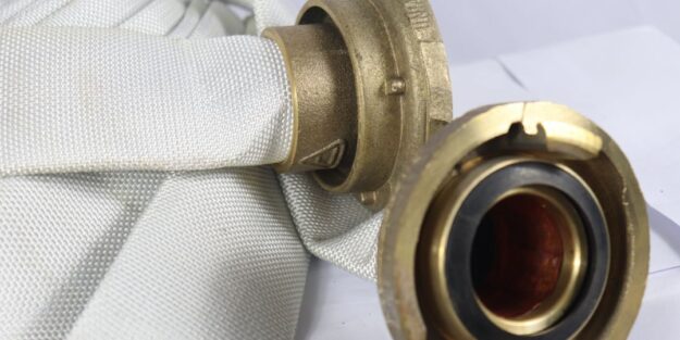 Mangueiras de incendio tipo 1 2 3 alinhadas para inspeção NBR 11861 Mangueiras de incendio tipo 1 2 3 alinhadas para inspeção NBR 11861