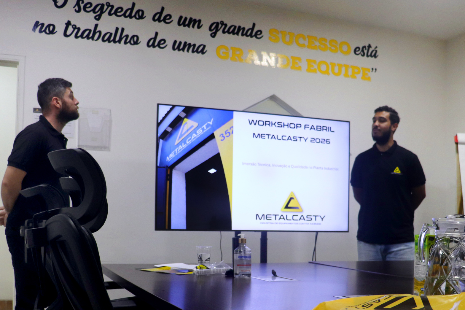 Apresentação técnica sobre normas ABNT no Workshop Fabril Metalcasty