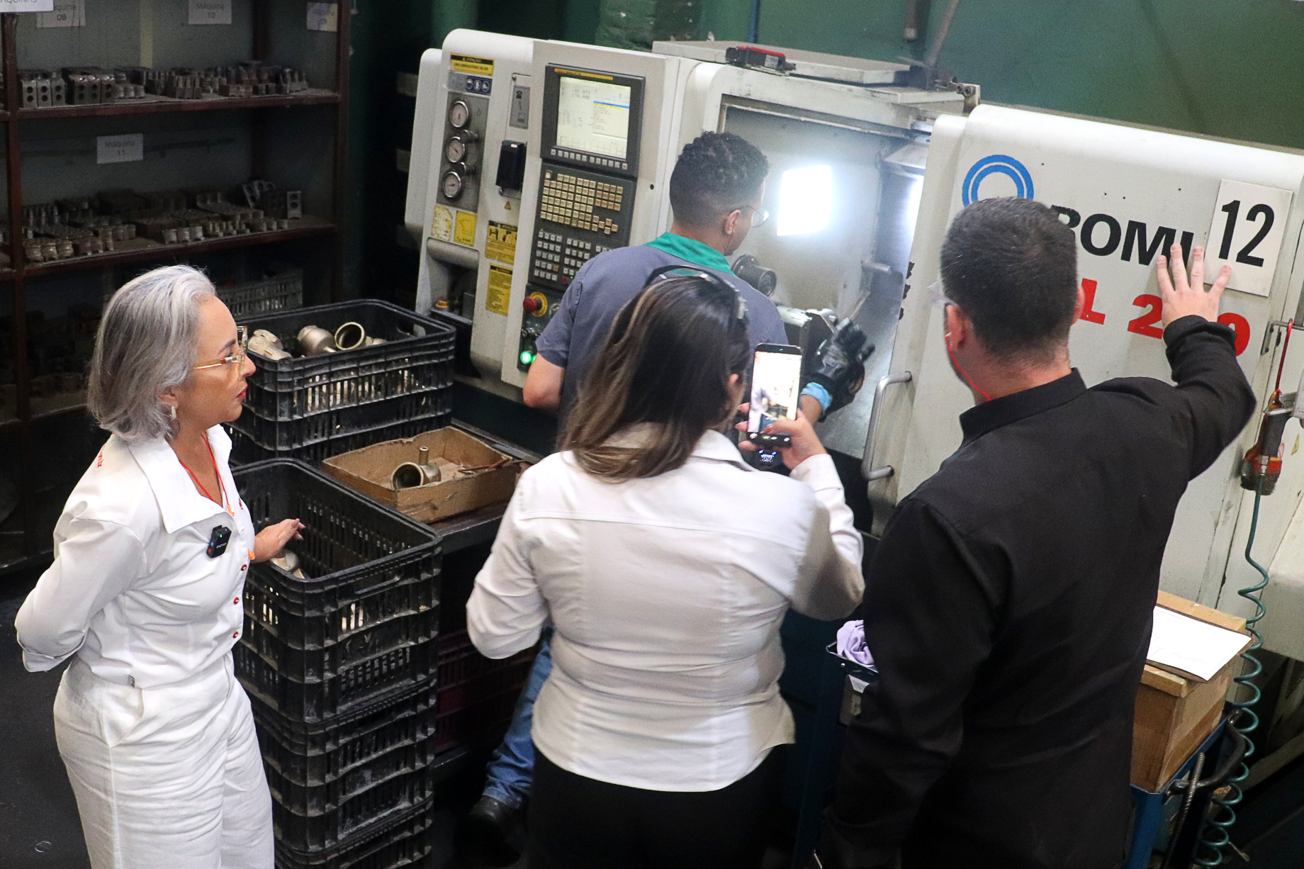 Equipe técnica da Brasas Extintores conhecendo a fábrica da Metalcasty